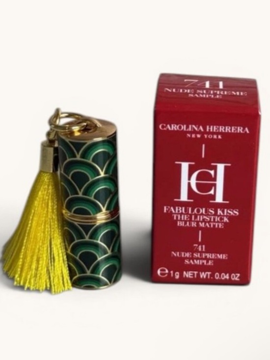 Carolina Herrera Other - Carolina Herrera Fabulous Kiss Blur Matte Lipstick - Nude Supreme (Mauve)